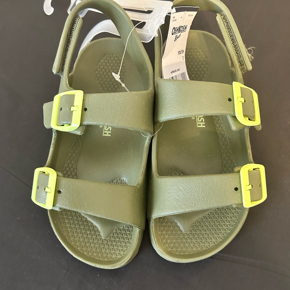 OshKosh B’gosh Rivar Big Boys Sandals Olive Green/Lime/Size 1/NWT